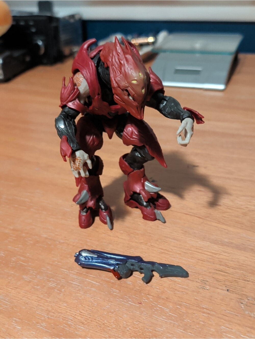 Halo Elite Zealot Alpha Crawler Soldier Figure With Weapon 7” Mattel 2016